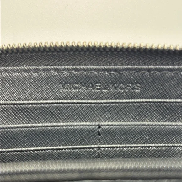 Michael Kors Monochrome Houndstooth Zip Wallet - Picture 2 of 8